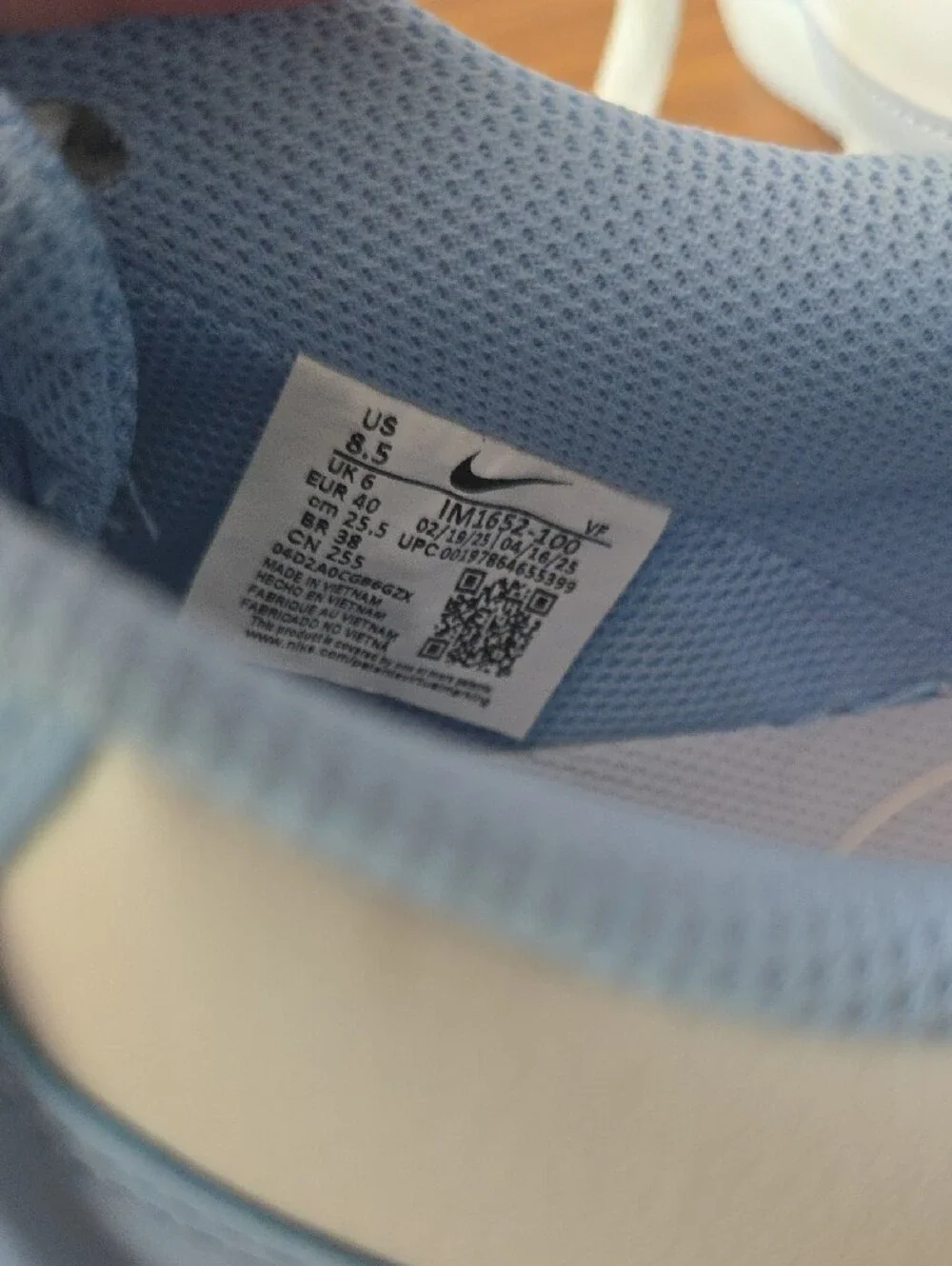 Nike Low-Top Sneakers in Light Blue & White